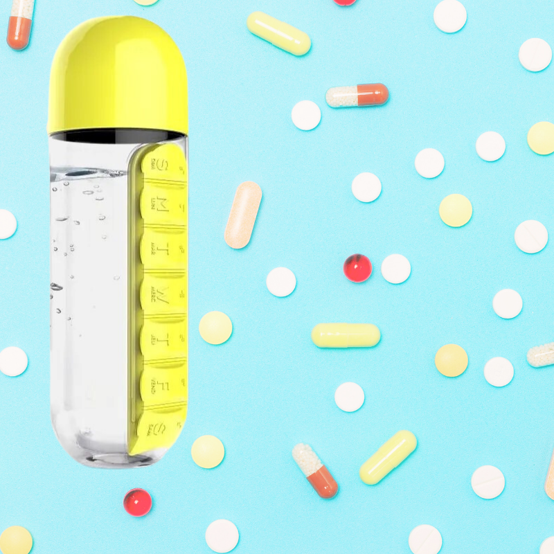 Narvie - Trinkflasche mit Pillendose, Pillen, herausnehmbares  Tablettenfach, Wasserflasche, 600 ml, Tagesanzeige